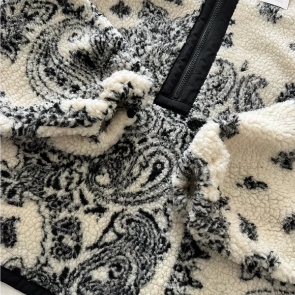 Women's Black and White Patterned Fleece Half Zip - Picture 3 of 5